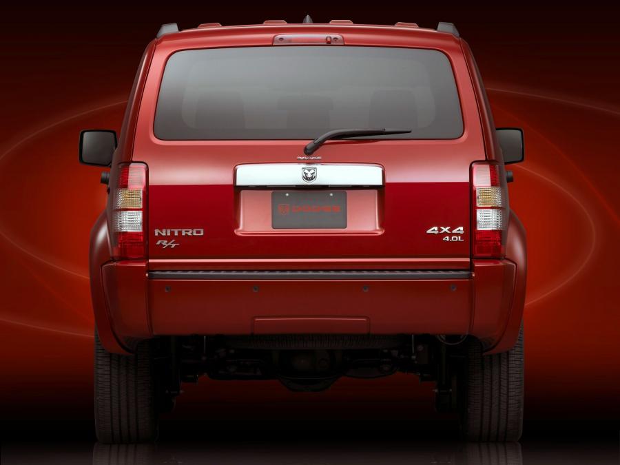  Dodge Nitro R/T 2006 года  (фото 21 из 36)
